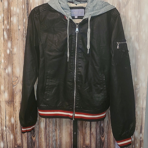 Jacket - Picture 1 of 8